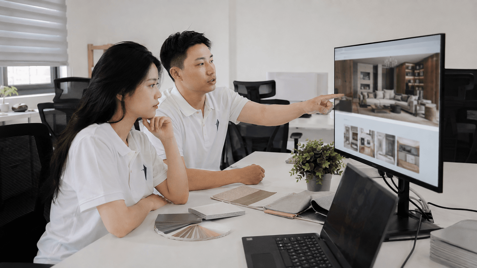 Đội ngũ Công Thiên thiết kế website nội thất luxury trên màn hình lớn
